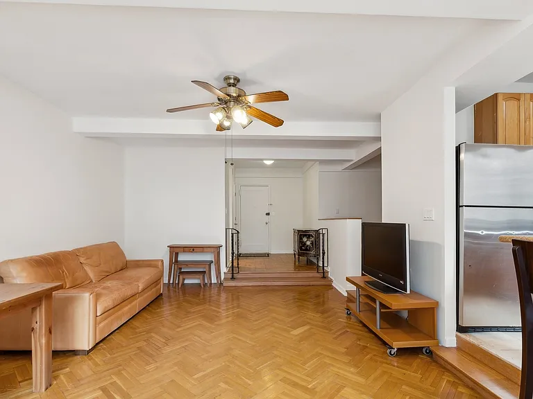 333 W 57th St #7A — Photo 3
