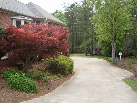 3rd image of 204 Westbury Ct
