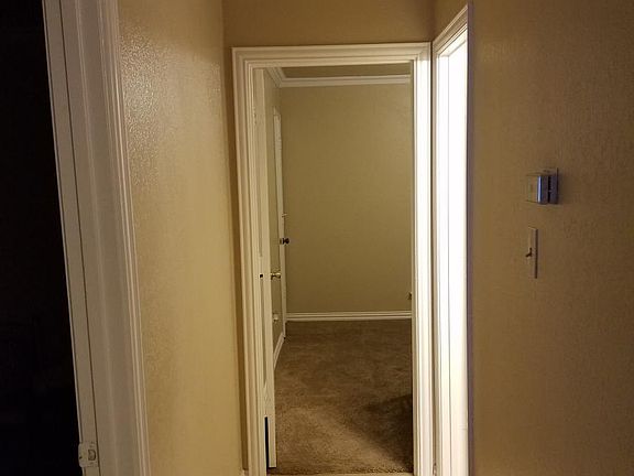 3rd image of 405 Amber Ln