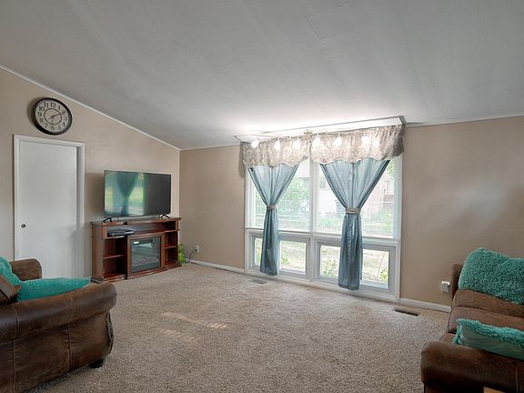 4th image of 3123 Foxboro Dr