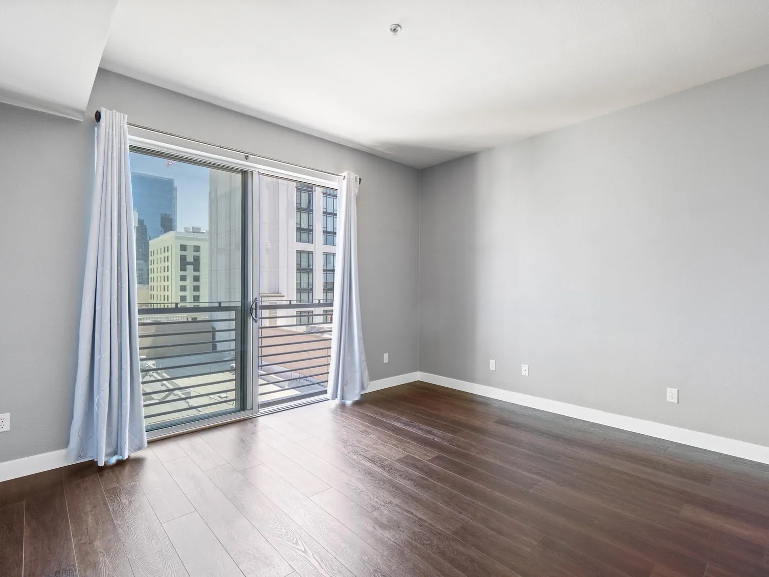 Studio, 483 sqft, $2,395 — Photo 2