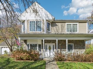 67 Knollwood Dr, Paramus, NJ 07652