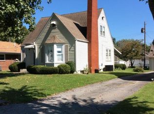 204 Laurel Ave, Du Quoin, IL 62832