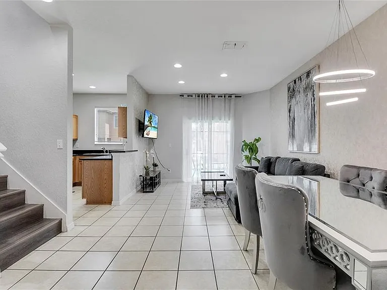 2713 Bushman Dr — Photo 8