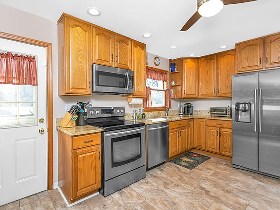 3rd image of 85 1st Ave