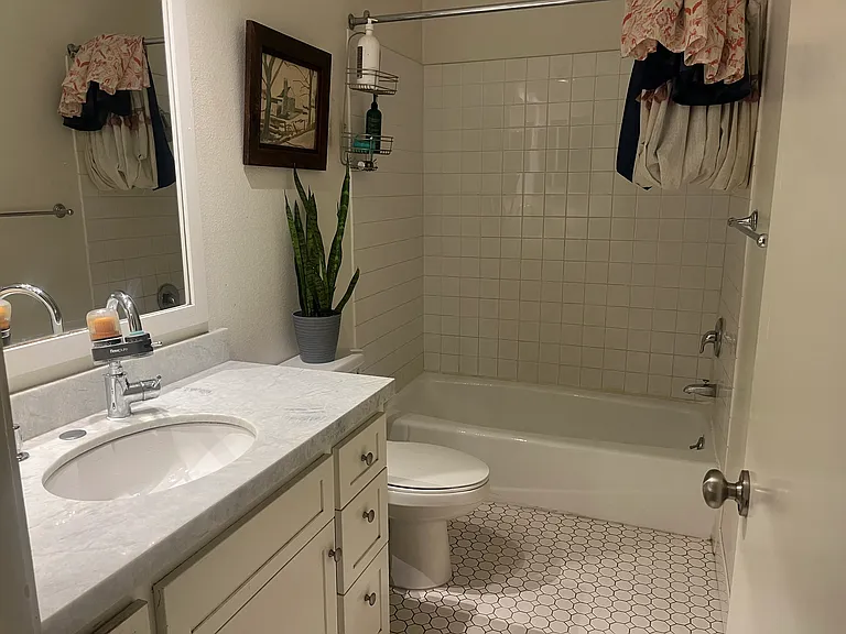 Clean 2nd bathroom