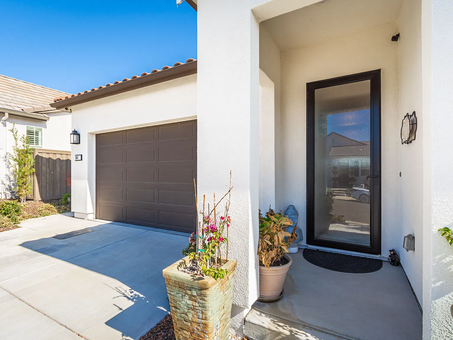 841 Clementine Dr — Photo 3