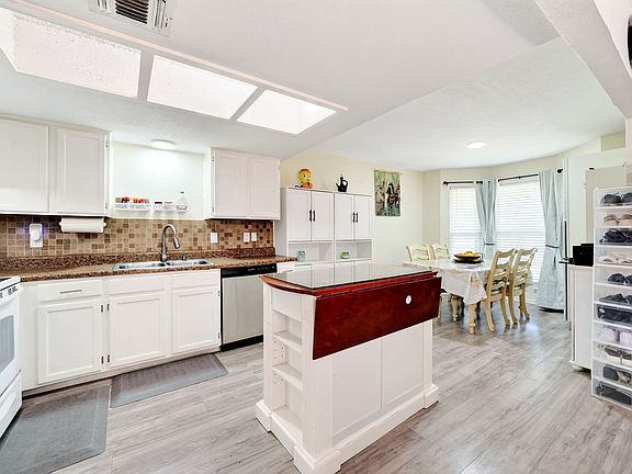 3rd image of 2606 Stanford St #B