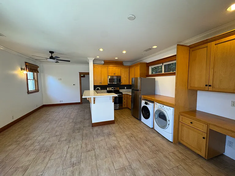 440 S Center St — Photo 4