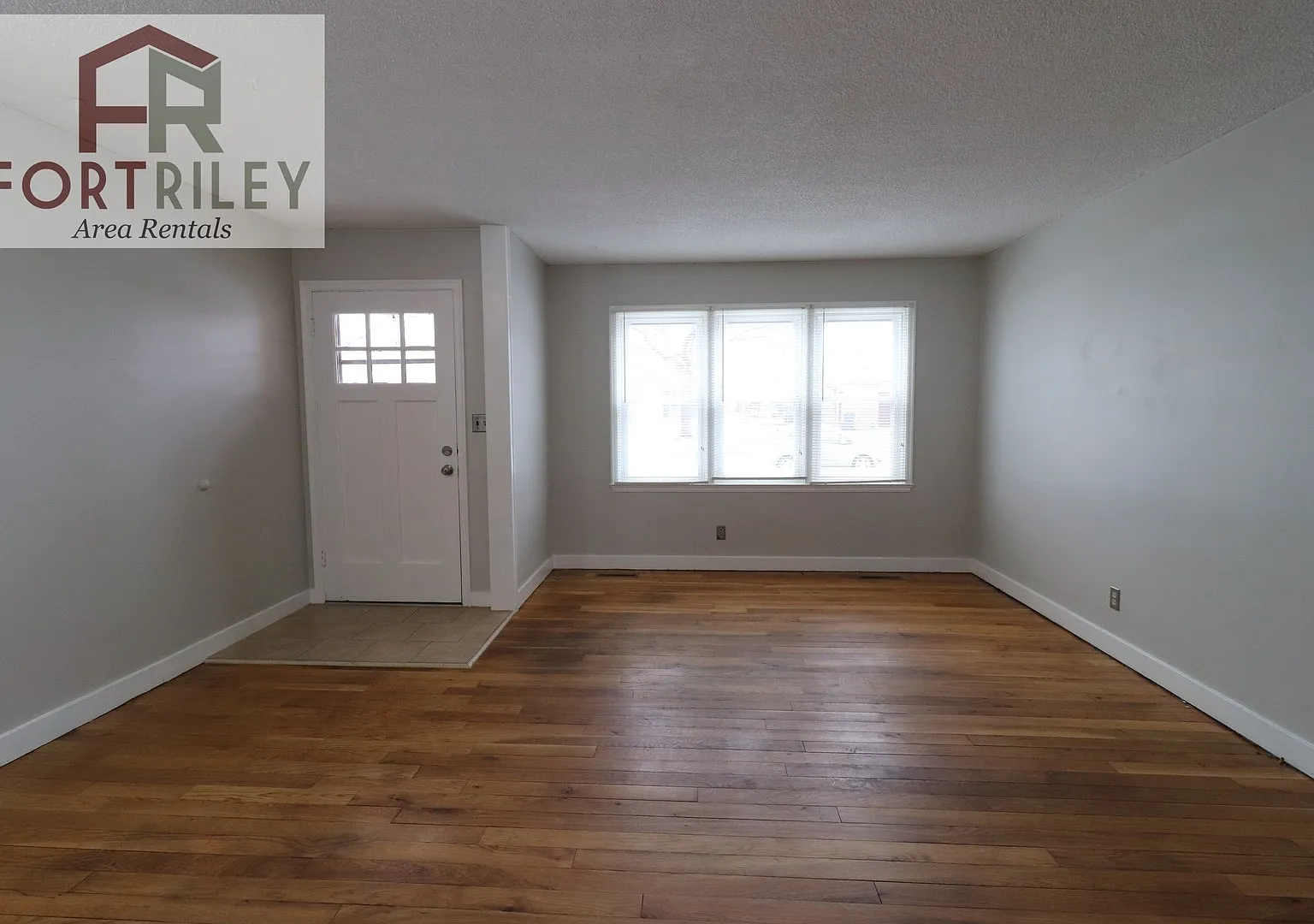530 W Elm St — Photo 4
