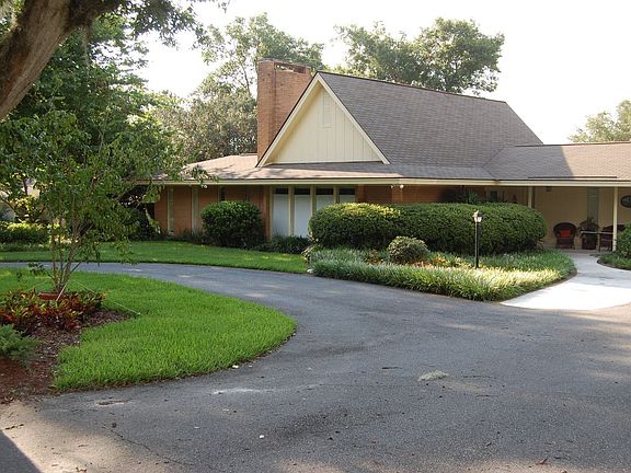 Front entrance with circular drive 