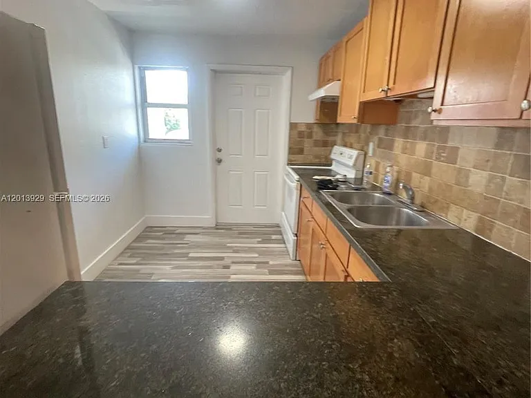 1532 SW 5th Pl #A1 — Photo 9