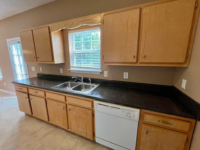 453 Drexel Ct — Photo 7