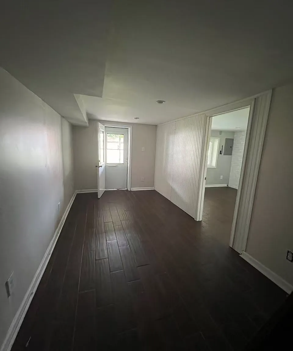 3 bed, 1.5 bath, 1360 sqft, $2,100 — Photo 3
