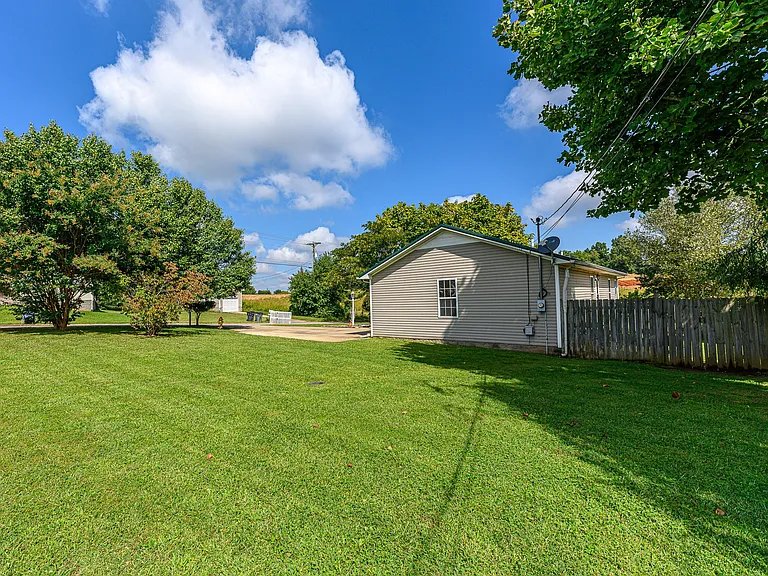 702 Artic Ave — Photo 4