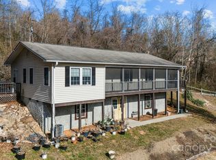 10 Hart Ln, Hendersonville, NC 28792