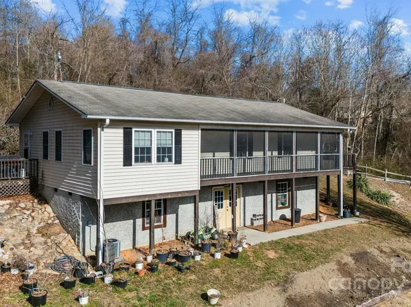 10 Hart Ln, Hendersonville, NC 28792