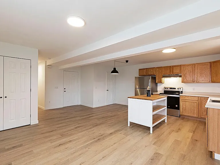 909 Defoe St #A — Photo 7