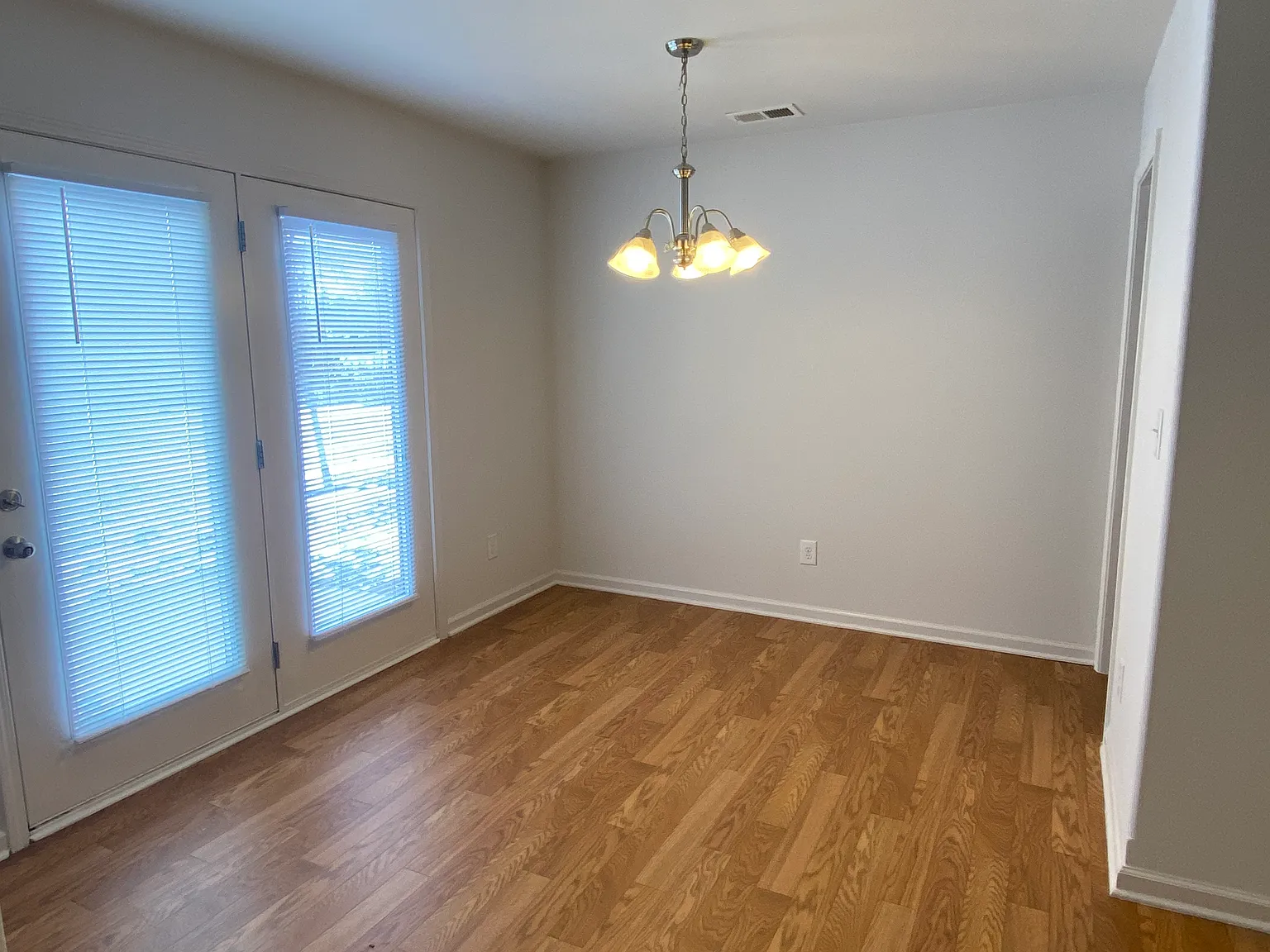 3 bed, 2.5 bath, 1280 sqft, $1,845 — Photo 3