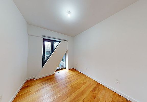 3rd image of 123 Melrose St APT 404