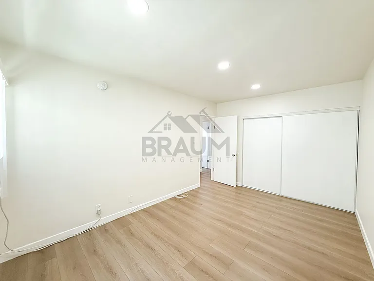 7339 WOODMAN — Photo 18