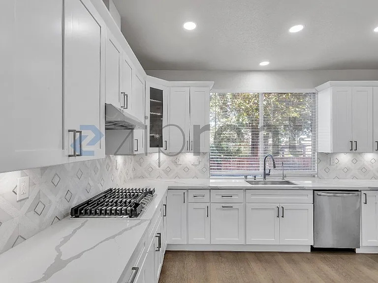 1001 Sandhurst Dr — Photo 12