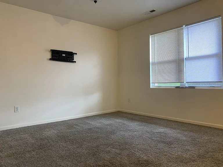 1278 S Hayne St #109-B — Photo 4