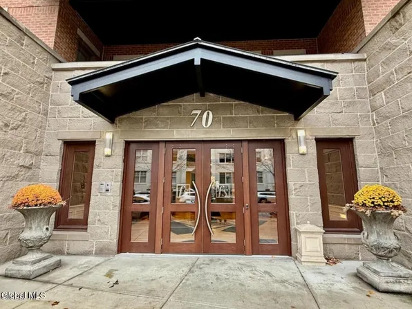 70 Railroad Place APT 405, Saratoga Springs, NY 12866