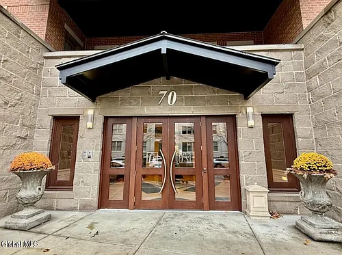 70 Railroad Pl Photo 1