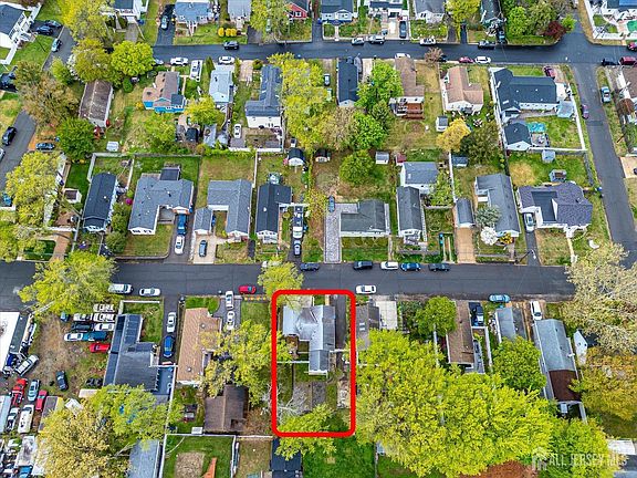 5th image of 836 Forrest Ave