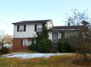 7527 Newberry Ln, Lanham, MD 20706