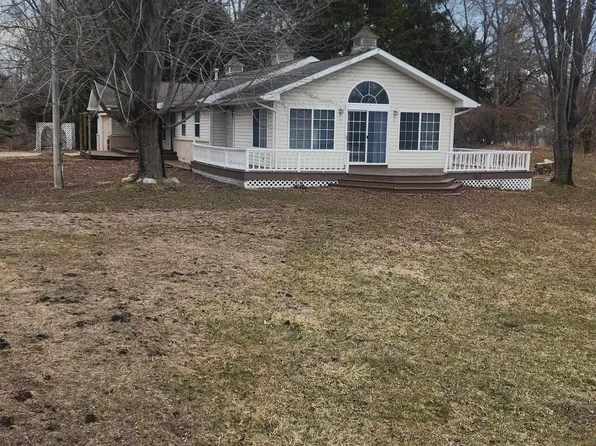 201 4th St, Harrisville, MI 48740