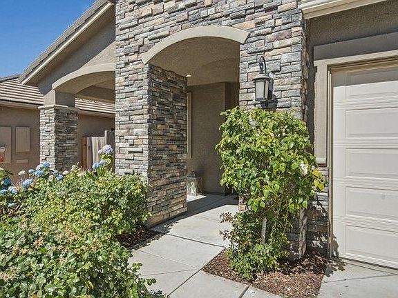 4th image of 1634 Santana Ranch Dr