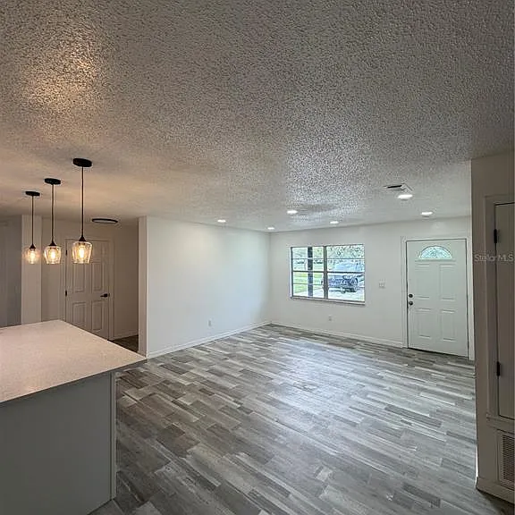 109 Dakota Ave — Photo 10