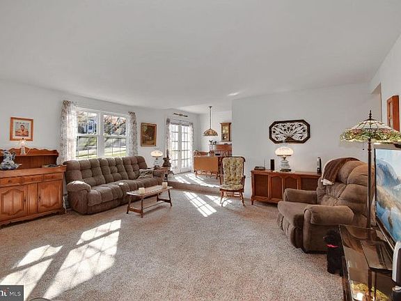 4th image of 113 Yardley Cmns