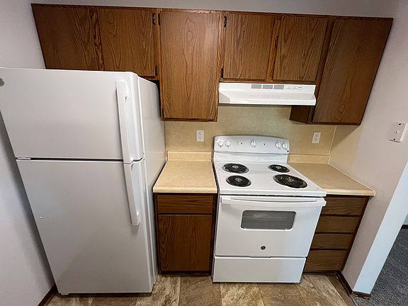 3rd image of 709 Fieldstone Ct APT 7