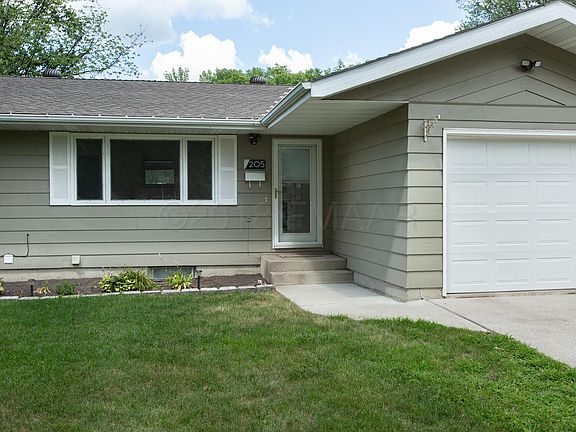 3rd image of 205 26th Ave N