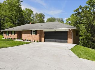 788 Ridgewood Dr, Coshocton, OH 43812