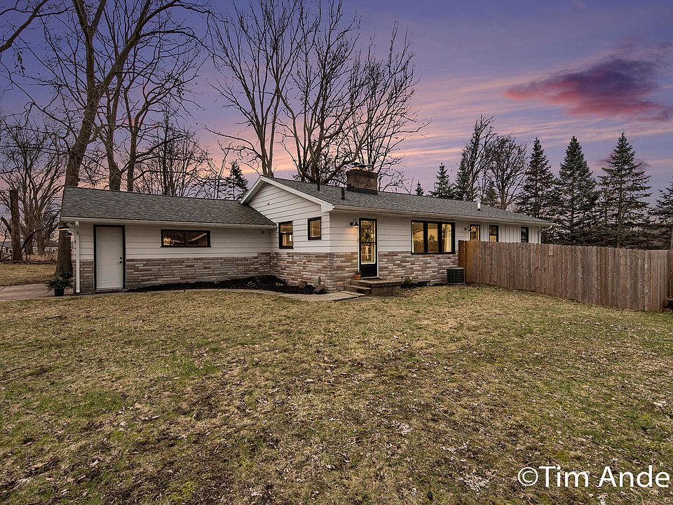1st image of 811 Kusterer Dr NW