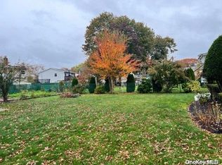 69 Laurie Rd, Brentwood, NY 11717