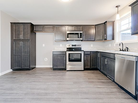 5th image of 923 Oak Ln