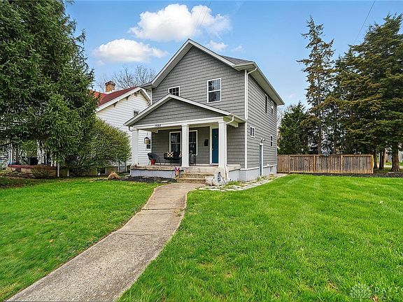 3rd image of 1584 Constance Ave