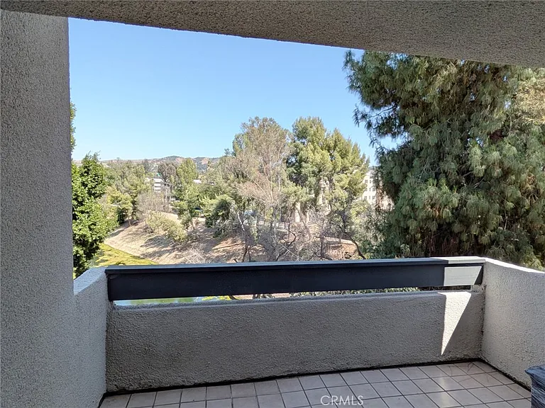 660 E Workman St — Photo 15
