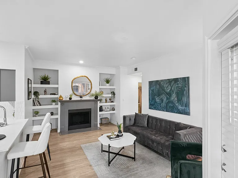 The Brixton — Photo 22