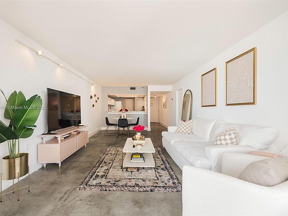 5th image of 555 NE 15th St APT 20G