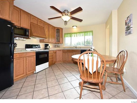 3rd image of 24 Manor Dr