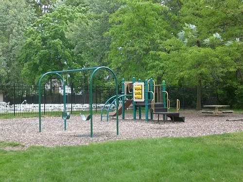 Stratford Apartments — Photo 13