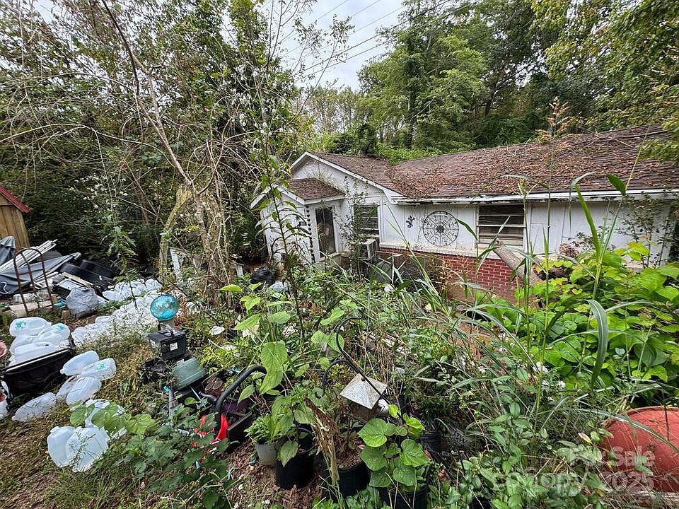 2nd image of 601 Reservoir Rd
