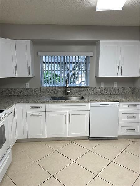 1st image of 979 NW 93rd Ave #979