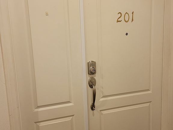2nd image of 949 S Manhattan Pl APT 201